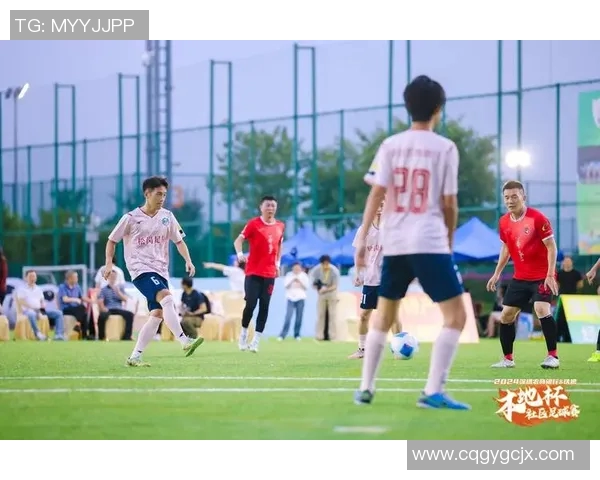 足球明星与红灯笼的完美结合展现中国传统文化的魅力与足球的激情